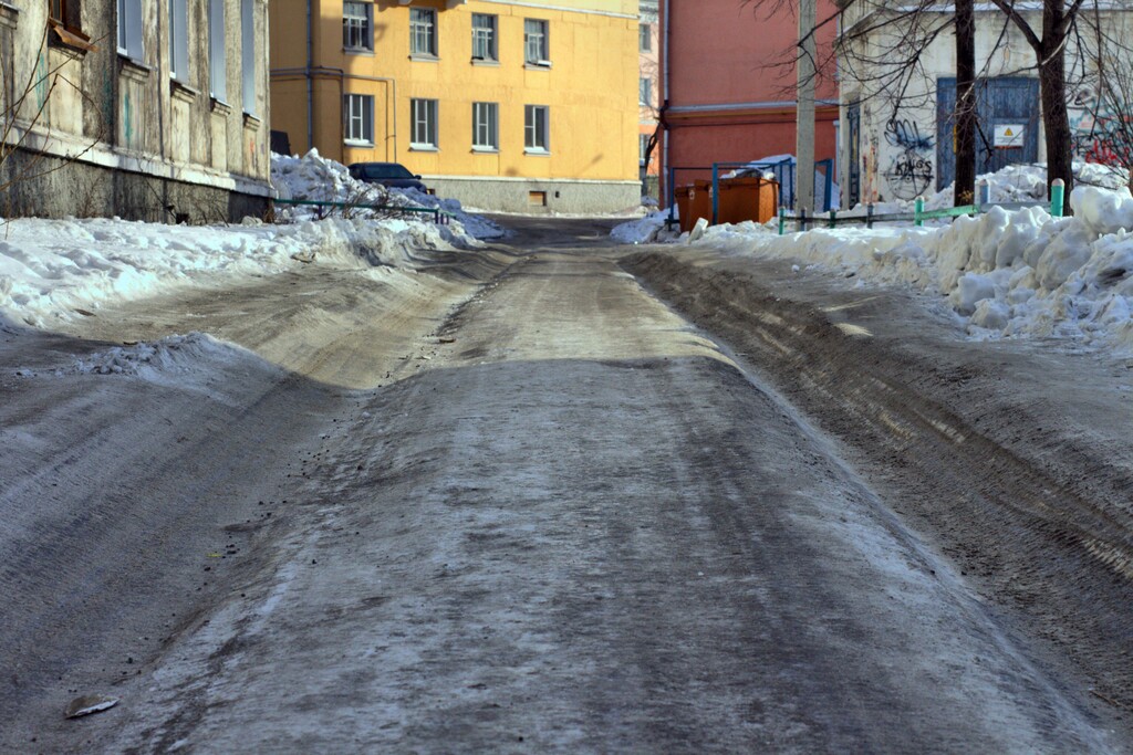 Так выглядели малые дороги во дворах за мэрией 20 февраля