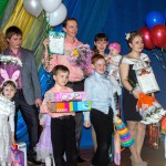 Все участники конкурса получили памятные подарки, игрушки, воздушные шары и цветы. Фото: Вадим Аминов