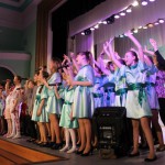 Финальная песня \"Любимая школа\" была исполнена учащимися вокального отделения со всей душой
Фото: Сергей Филипов