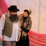 Актеры играют роль супругов из Израиля. Фото: Алеся Копылова, \"ВК\". 