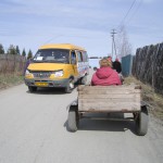 Каждый добирался как мог: кто на маршрутке, кто – на самодельном транспорте. Фото: Алеся Копылова, \"ВК\"