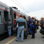 Конечно, среди этих людей есть и провожающие, но наш вагон – №8 – на момент отбытия из Краснотурьинска был полон