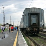 В Серове поезд стоит около часа. Пассажиры выходят прогуляться