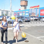 Первым покупателям давали шарики. Фото: Александр Сударев, \"ВК\"  
