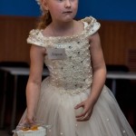 Дарья Ермилова, как и большинство детей на конкурсе сладостей выбрала торт. Фото: Вадим Аминов, "ВК"