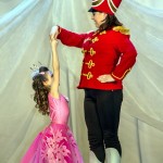 Историю любви Оловянного Солдатика и Балерины показали Кристина Ярославцева и ее дочь Ева. Фото: Вадим Аминов, "ВК". 