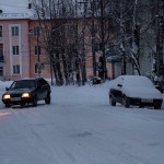 Маленькую улицу Свердлова большие снежные хлопоты тоже не обошли стороной... 