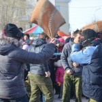 Казаки организовали битву подушками. Фото: Александр Сударев, "ВК"