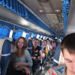 Ребята в автобусе, все в ожидании экскурсии. Фото: Максим Глазков "ВК"