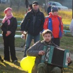 Участники команды Политехникума пели песни под баян, танцевали и пели. Фото: Алеся Копылова, "ВК".