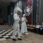 Шахматный конь стал любимым персонажем маленьких гостей. Фото: Юлия Лекомцева, "Вечерний Краснотурьинск"