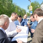 Паслеру сначала на бумаге показывают, как изменится улица Ленина. Фото: Александр Сударев, «Вечерний Краснотурьинск»
