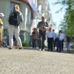 Не каждый день по краснотурьинскому асфальку ходит премьер. Фото: Александр Сударев, «Вечерний Краснотурьинск»