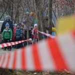 Опасное место сейчас огорожено предупредительной лентой.  Фото: Александр Сударев, "Вечерний Краснотурьинск"