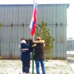 Победители прошлого года поднимают флаг России. Естественно, звучит гимн