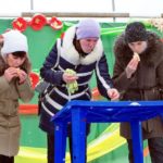 Конкурс на скоростное поедание блинов в Краснотурьинске прошел впервые. Было три раунда, в каждом нужно было съесть три блина быстрее соперников