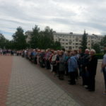 Горожане старшего поколения пришли на митинг с портретами участников войны. Фото: Юлия Лекомцева "Вечерний Краснотурьинск".