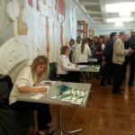 Участников регистрировали и выдавали фирменные ручки и блокноты. Фото: Юлия Лекомцева, "Вечерний Краснотурьинск".
