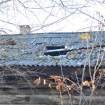 Так выглядит  провал крыши снаружи. Фото: Александр Сударев, "Вечерний Краснотурьинск"