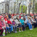 Солнечная погода и зажигательная музыка привлекла около 200 человек